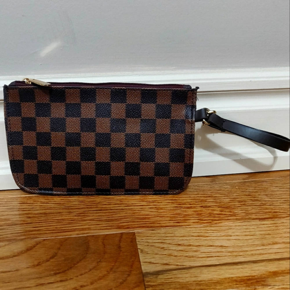Brand new designer look wristlet pouch